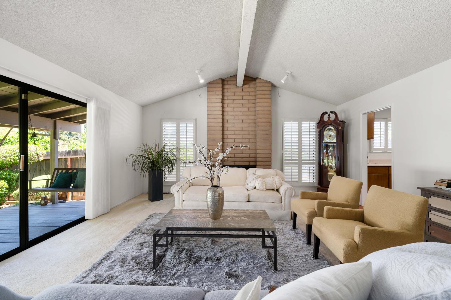 Detail Gallery Image 11 of 52 For 7831 Juarez Way, Fair Oaks,  CA 95628 - 3 Beds | 2/1 Baths