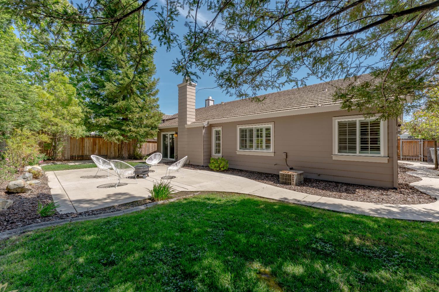 Detail Gallery Image 31 of 44 For 1014 Thompson Cir, Folsom,  CA 95630 - 4 Beds | 2 Baths