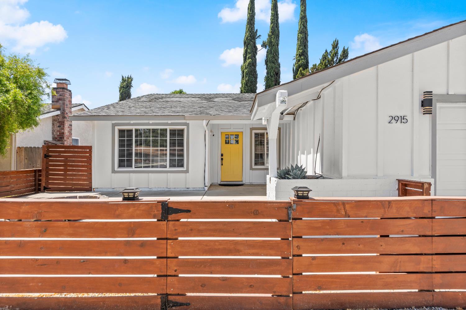Detail Gallery Image 4 of 66 For 2915 Baronet Way, Sacramento,  CA 95833 - 4 Beds | 2 Baths