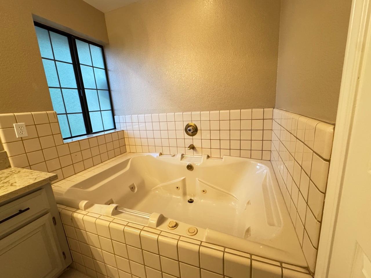 Detail Gallery Image 24 of 38 For 2232 Ne Manitoba Ct, Modesto,  CA 95356 - 3 Beds | 2/1 Baths