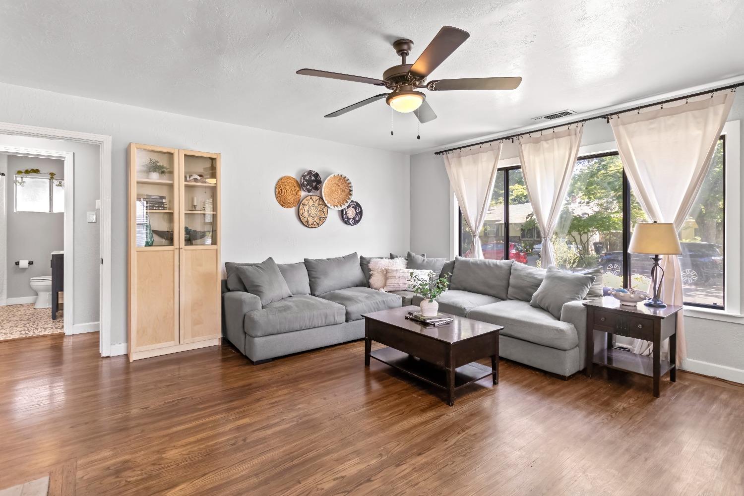 Detail Gallery Image 6 of 25 For 1142 Sherburn Ave, Sacramento,  CA 95822 - 3 Beds | 1 Baths