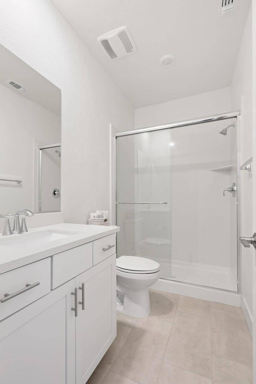 Detail Gallery Image 5 of 27 For 1712 S Breezy Meadow Dr, Sacramento,  CA 95834 - 4 Beds | 3 Baths