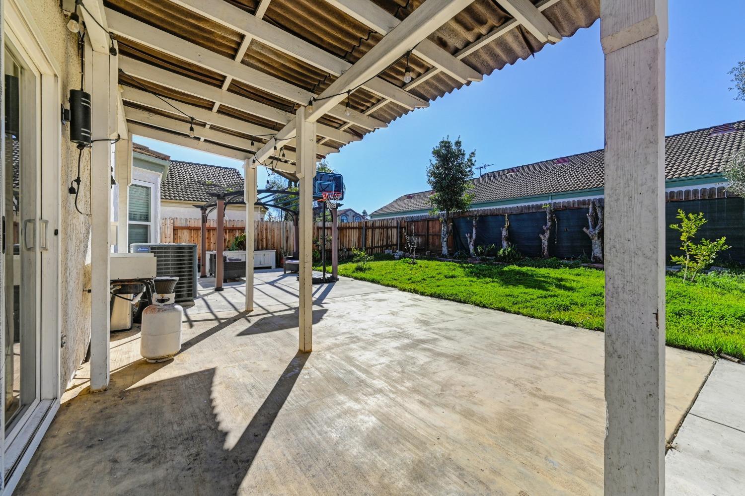 Detail Gallery Image 36 of 42 For 8924 La Margarita Way, Sacramento,  CA 95828 - 4 Beds | 2/1 Baths
