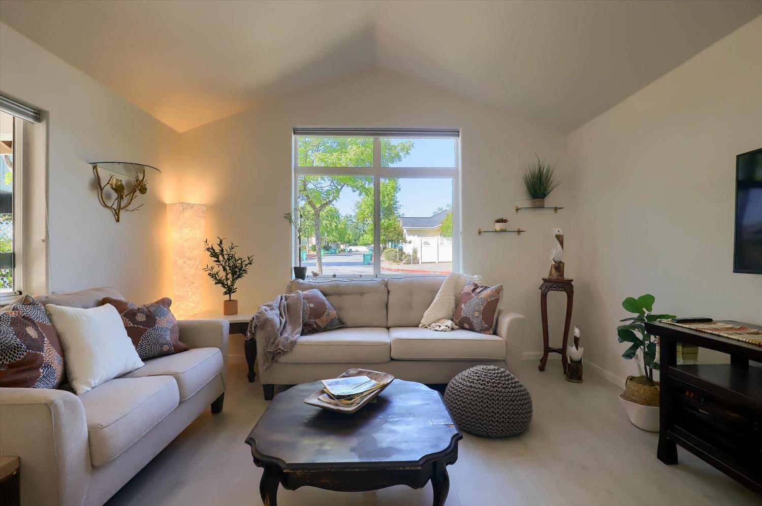 Detail Gallery Image 9 of 95 For 127 Highlands Ct, Grass Valley,  CA 95945 - 2 Beds | 2 Baths