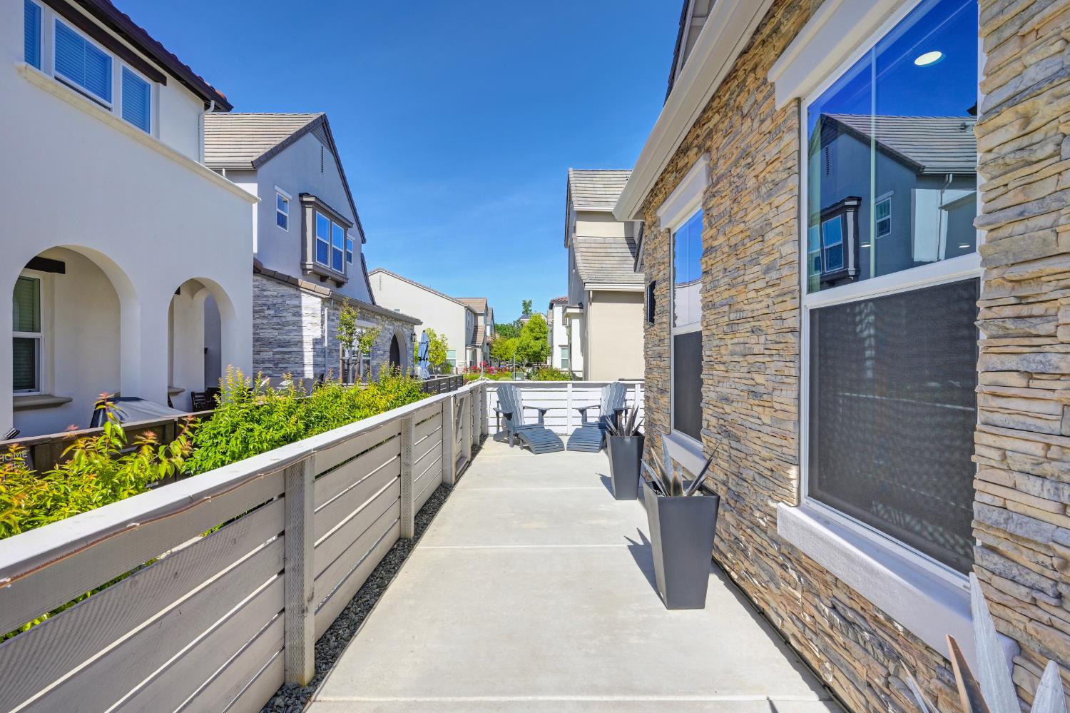 Detail Gallery Image 6 of 53 For 2372 Bastogne, Sacramento,  CA 95818 - 3 Beds | 2/1 Baths