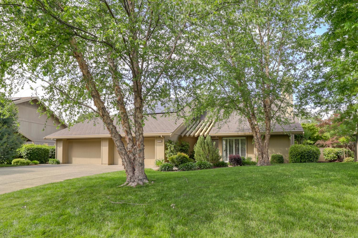 Detail Gallery Image 2 of 62 For 11464 Huntington Village Ln, Gold River,  CA 95670 - 4 Beds | 4/2 Baths