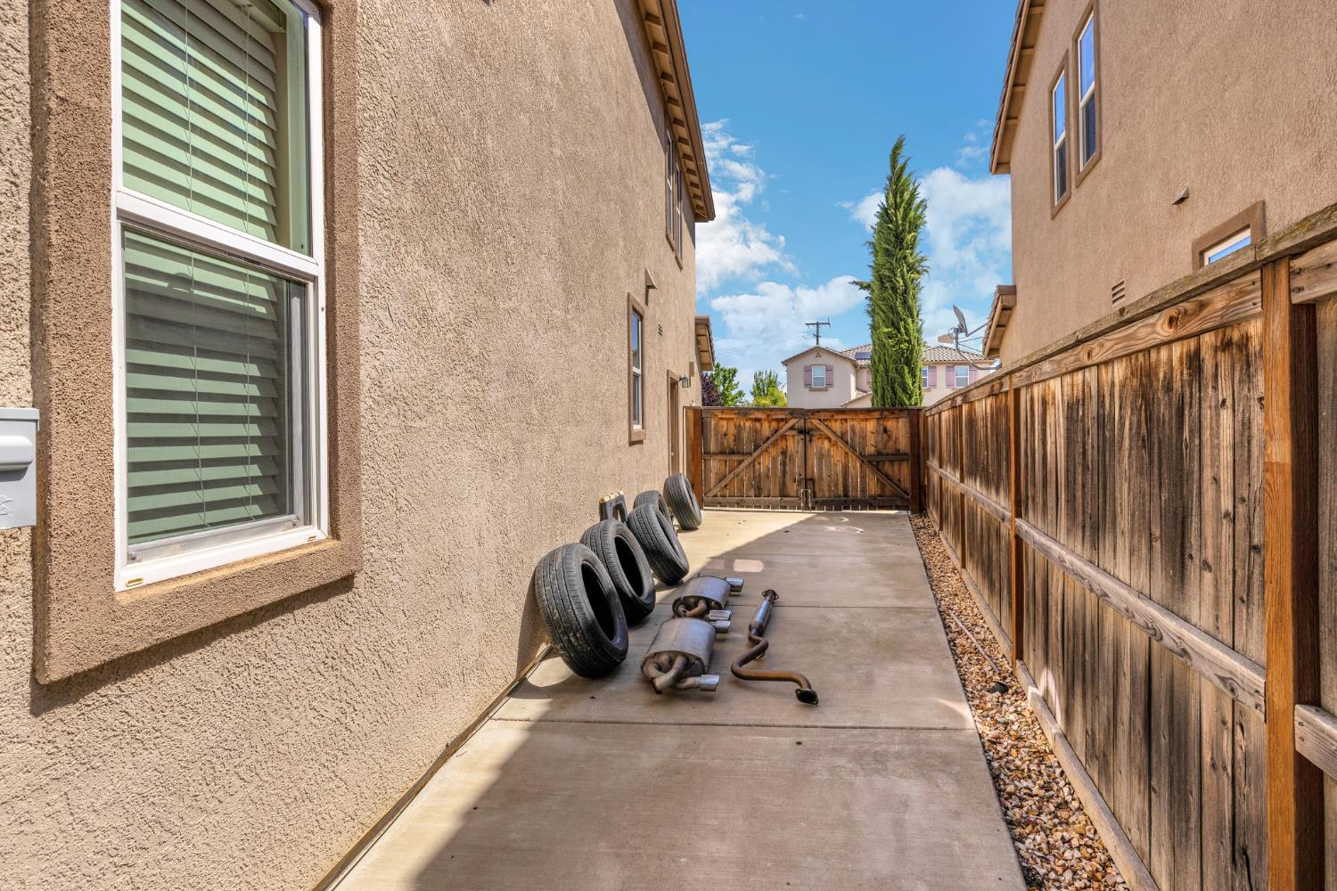 Detail Gallery Image 22 of 43 For 10424 Fossil Way, Elk Grove,  CA 95757 - 4 Beds | 3/1 Baths