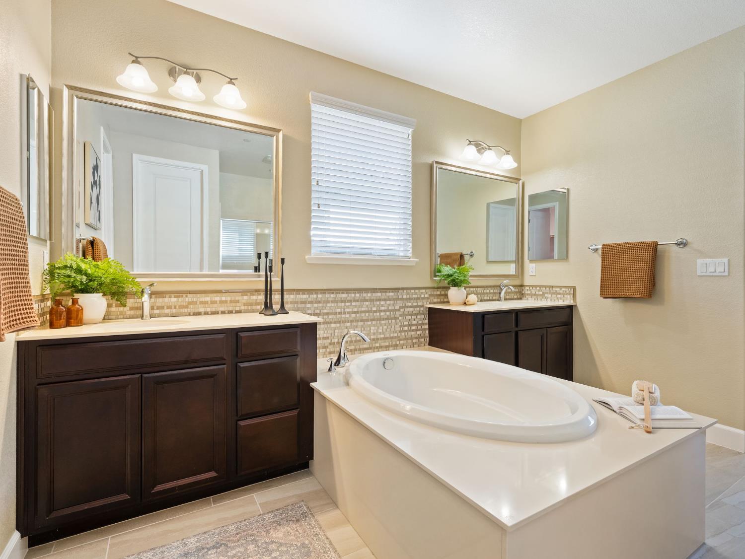 Detail Gallery Image 32 of 41 For 2723 Sweeney Dr, Woodland,  CA 95776 - 4 Beds | 2/1 Baths