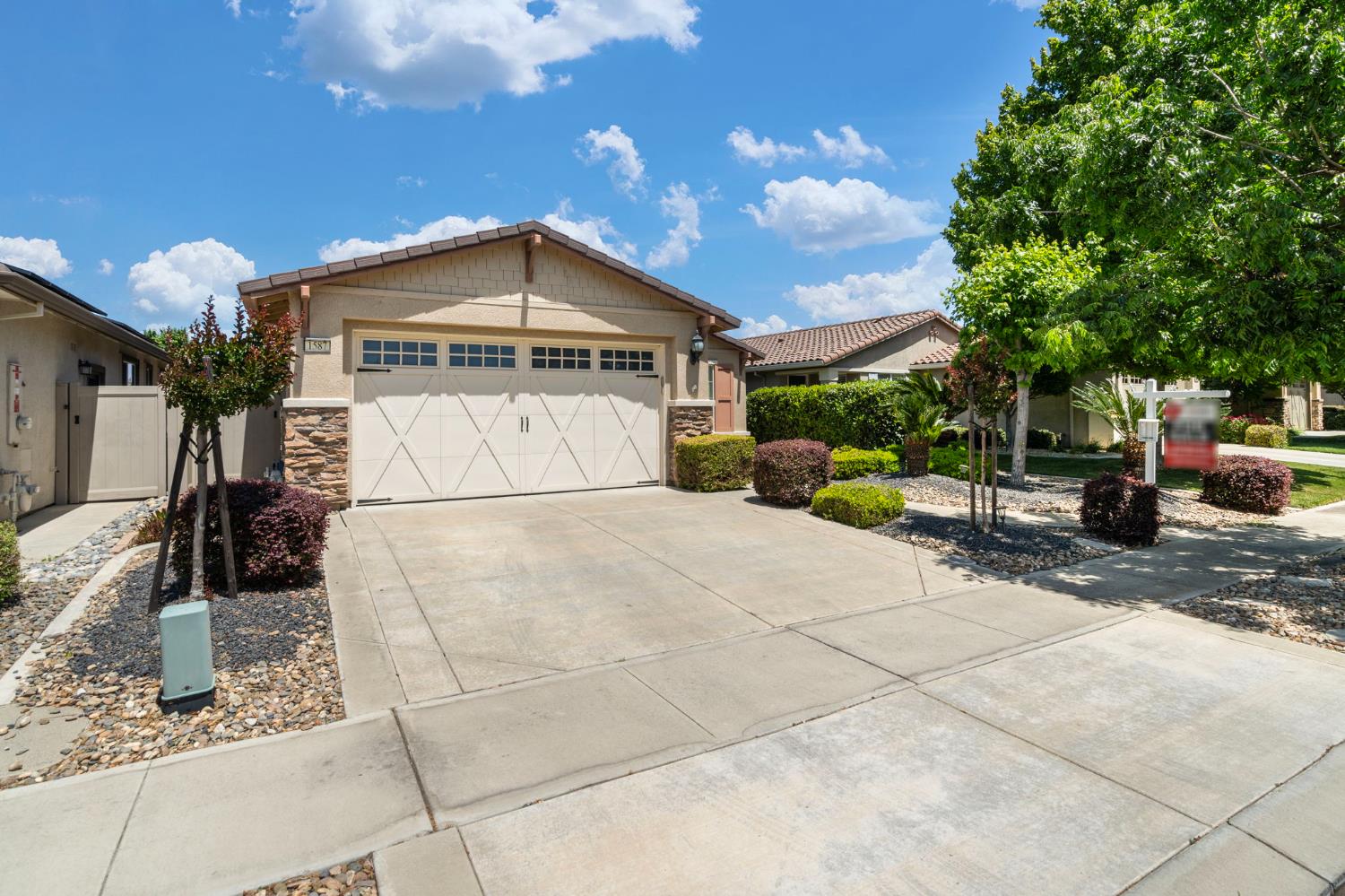 Detail Gallery Image 3 of 59 For 1587 Maple Valley St, Manteca,  CA 95336 - 2 Beds | 2 Baths