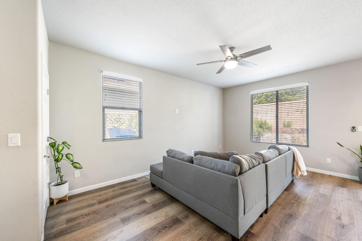 Detail Gallery Image 6 of 41 For 7946 Little Plum Way, Antelope,  CA 95843 - 4 Beds | 2/1 Baths