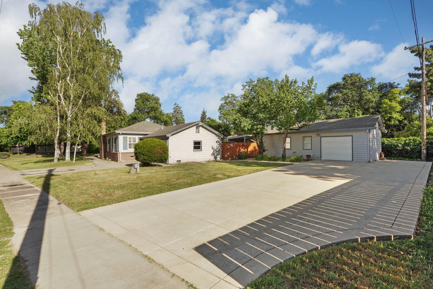 Detail Gallery Image 3 of 47 For 1308 Rivara Rd, Stockton,  CA 95207 - 4 Beds | 2 Baths