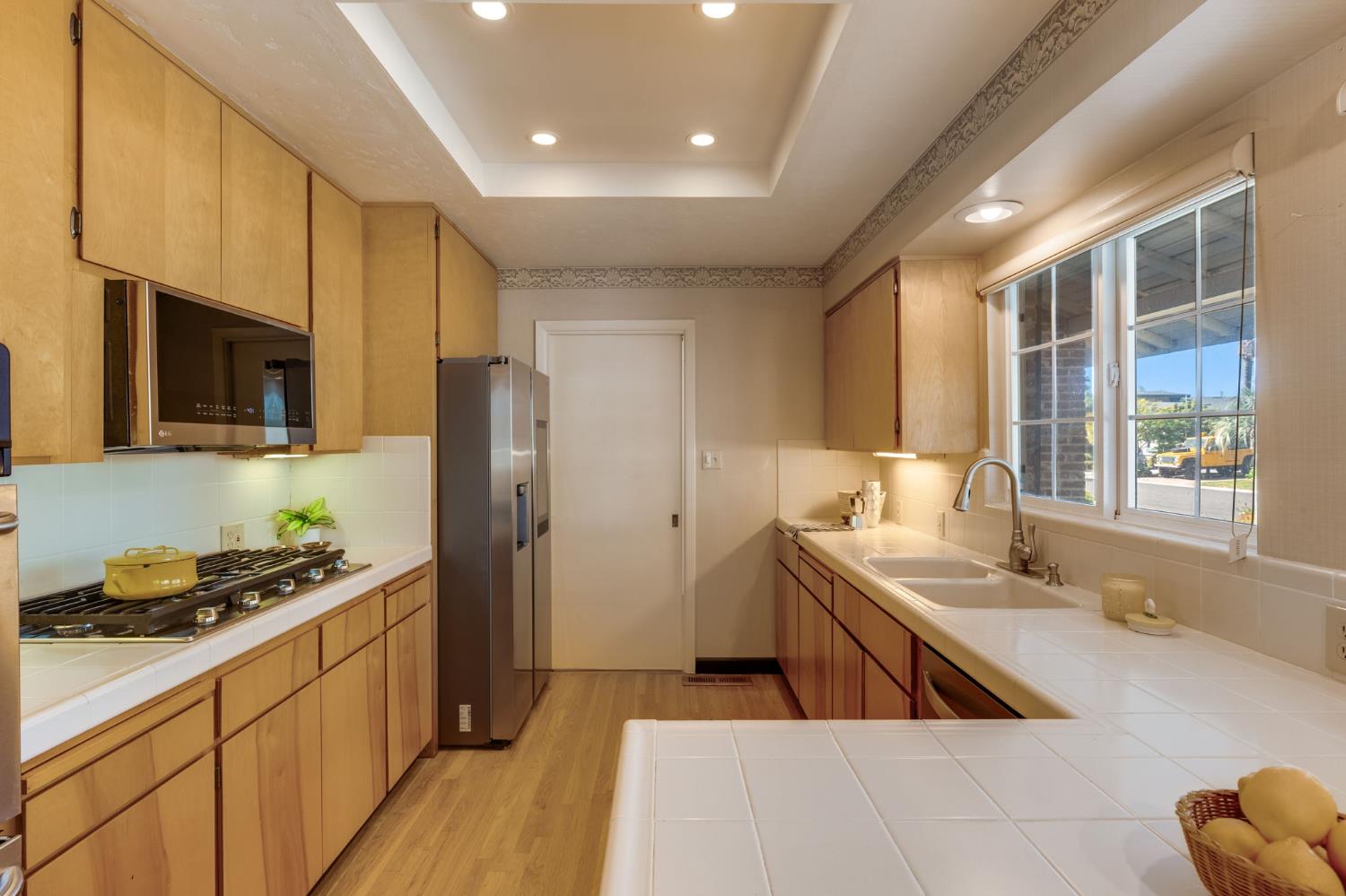 Detail Gallery Image 3 of 43 For 4138 Yacht Harbor Dr, Stockton,  CA 95204 - 3 Beds | 2 Baths