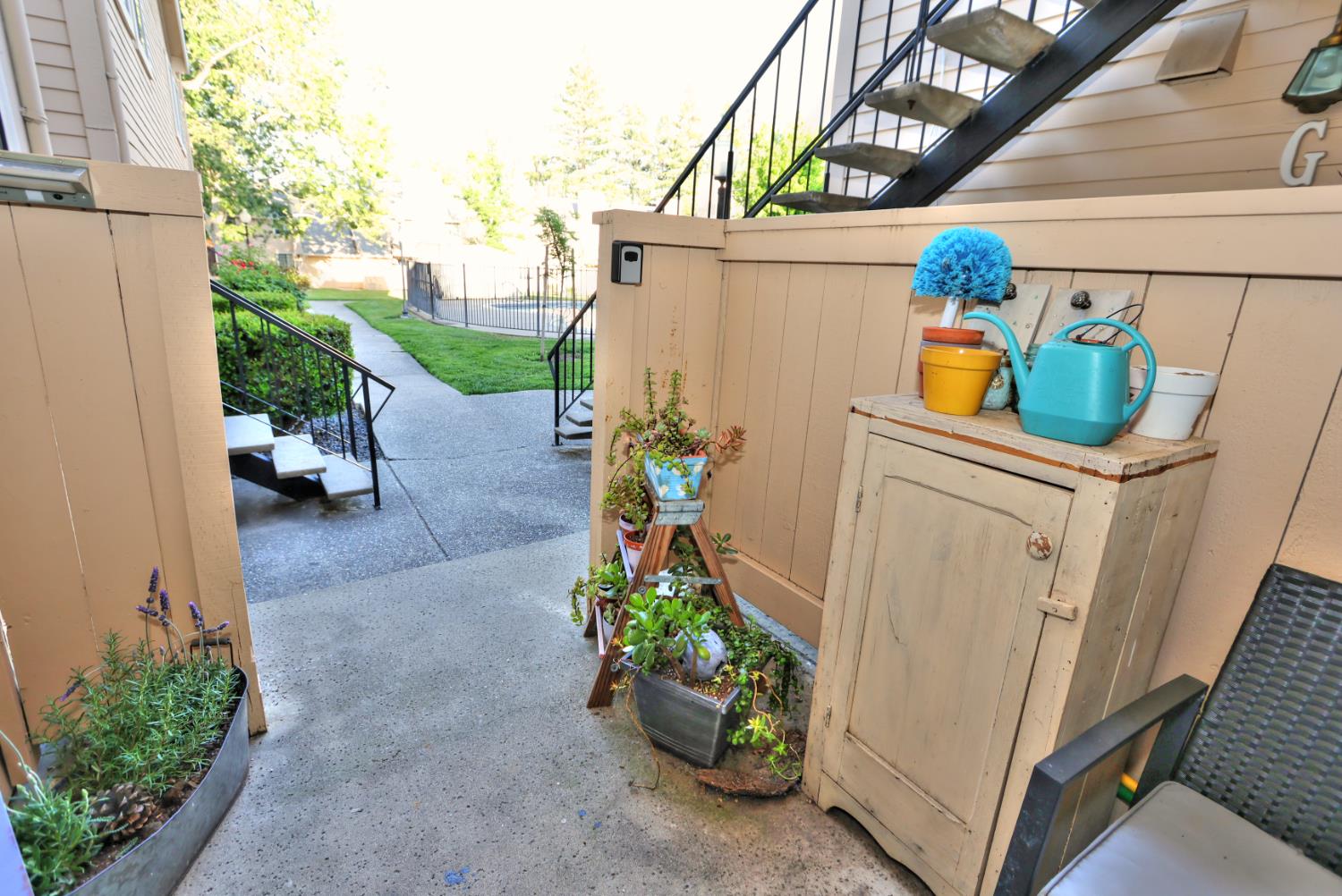 Detail Gallery Image 30 of 36 For 7437 Auburn Oaks Ct #E,  Citrus Heights,  CA 95621 - 2 Beds | 1 Baths