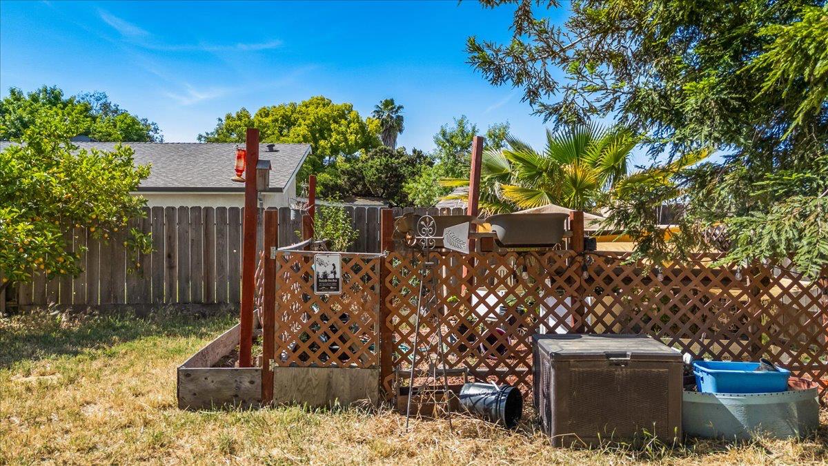 Detail Gallery Image 53 of 61 For 209 S Pasadena Ave, Waterford,  CA 95386 - 3 Beds | 1 Baths