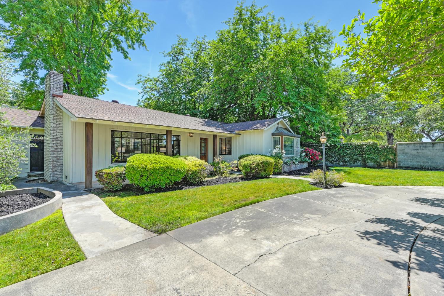 Detail Gallery Image 8 of 64 For 5428 Fair Oaks Blvd, Carmichael,  CA 95608 - 4 Beds | 2 Baths