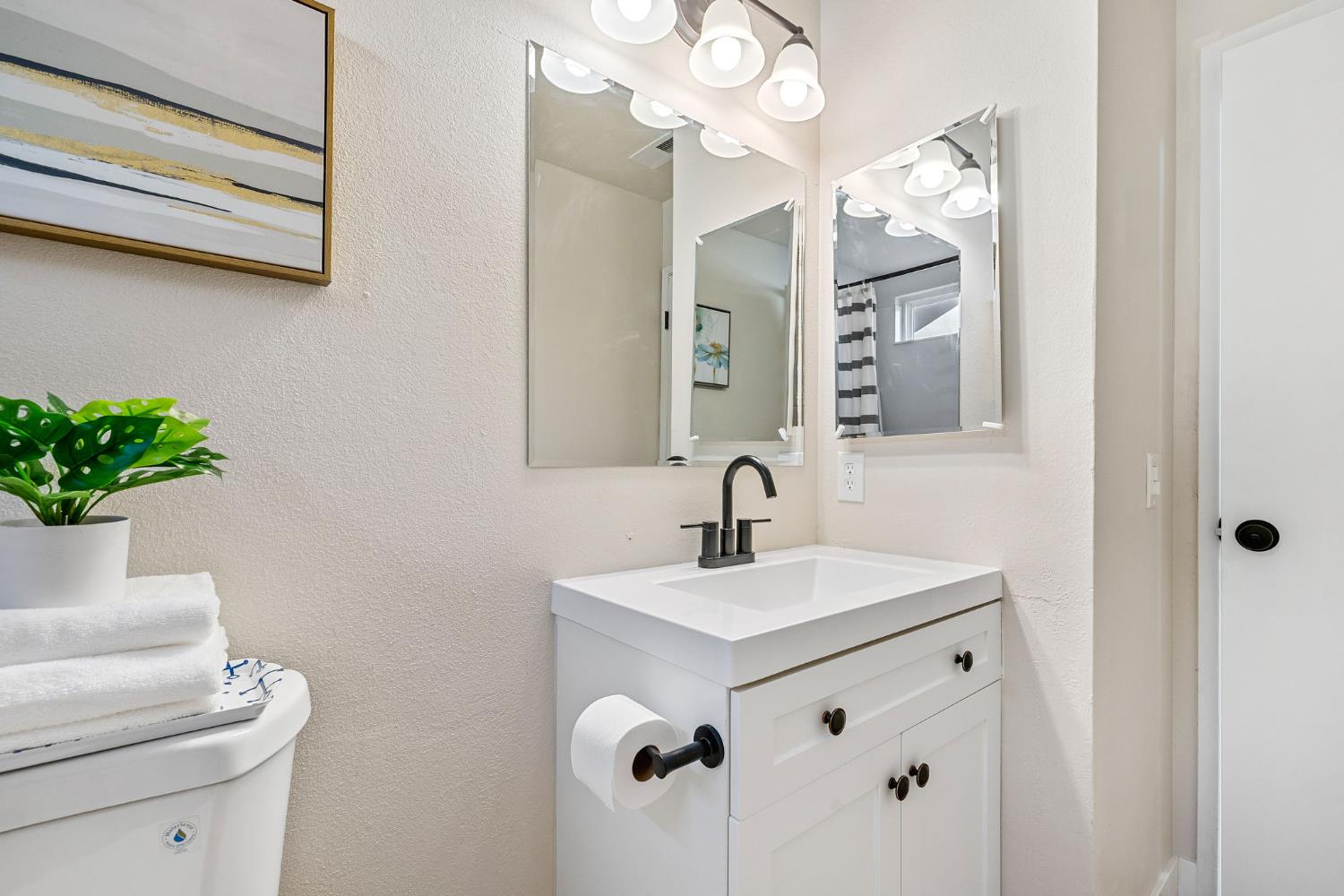 Detail Gallery Image 38 of 43 For 1240 Chuckwagon Dr, Sacramento,  CA 95834 - 3 Beds | 2 Baths