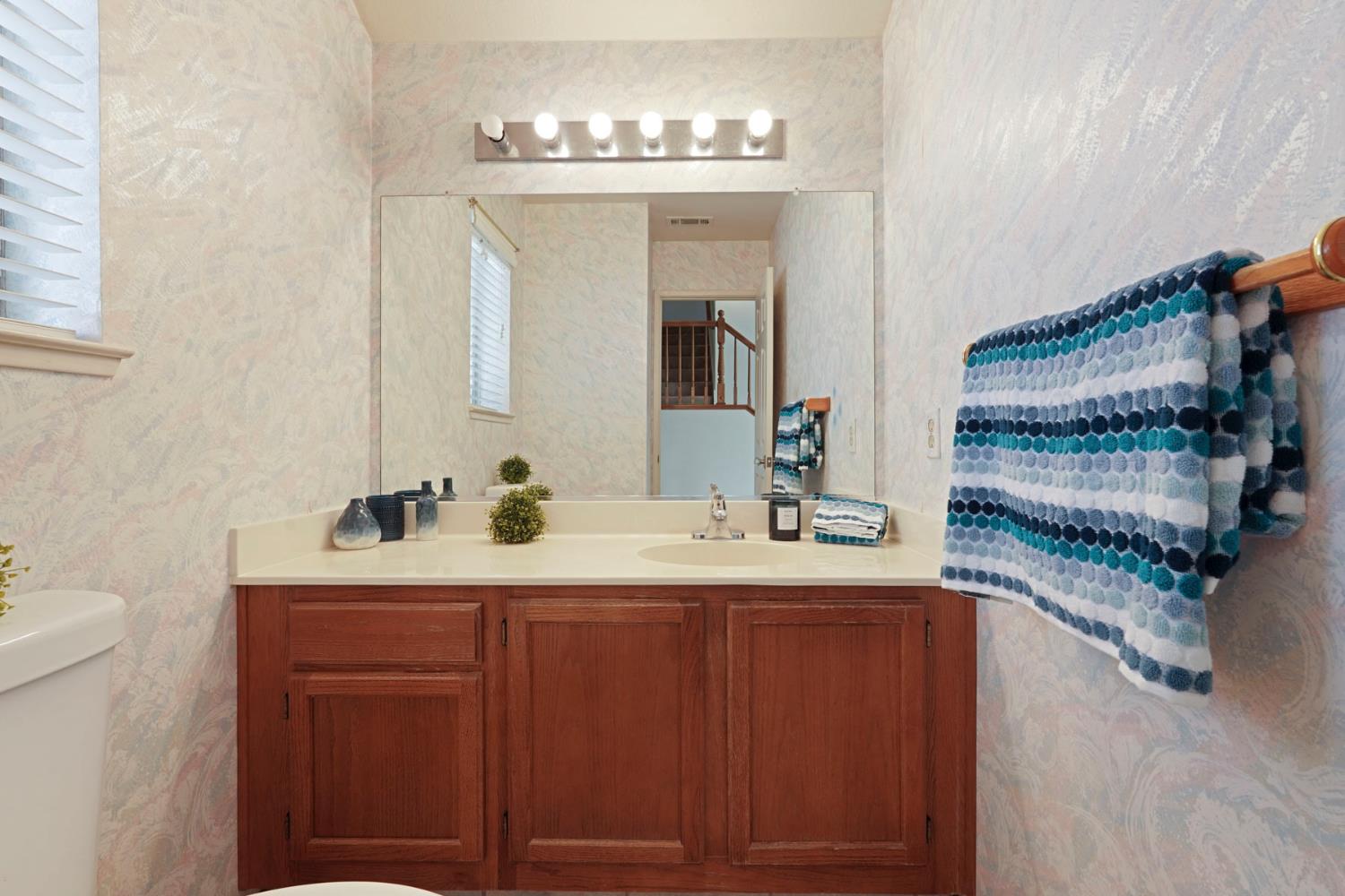 Detail Gallery Image 8 of 47 For 5329 Barbados Cir, Stockton,  CA 95210 - 3 Beds | 2/1 Baths