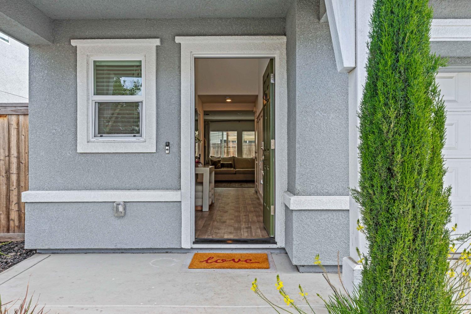 Detail Gallery Image 3 of 50 For 450 Rainbow Falls Ln, Manteca,  CA 95337 - 3 Beds | 2/1 Baths