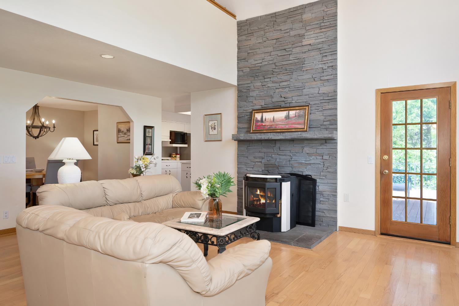 Detail Gallery Image 4 of 67 For 2818 Silvercrest St, Placerville,  CA 95667 - 3 Beds | 2/1 Baths
