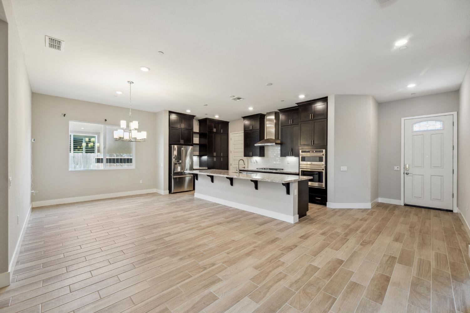 Detail Gallery Image 5 of 22 For 4456 Danube River Ln, Sacramento,  CA 95834 - 2 Beds | 2 Baths