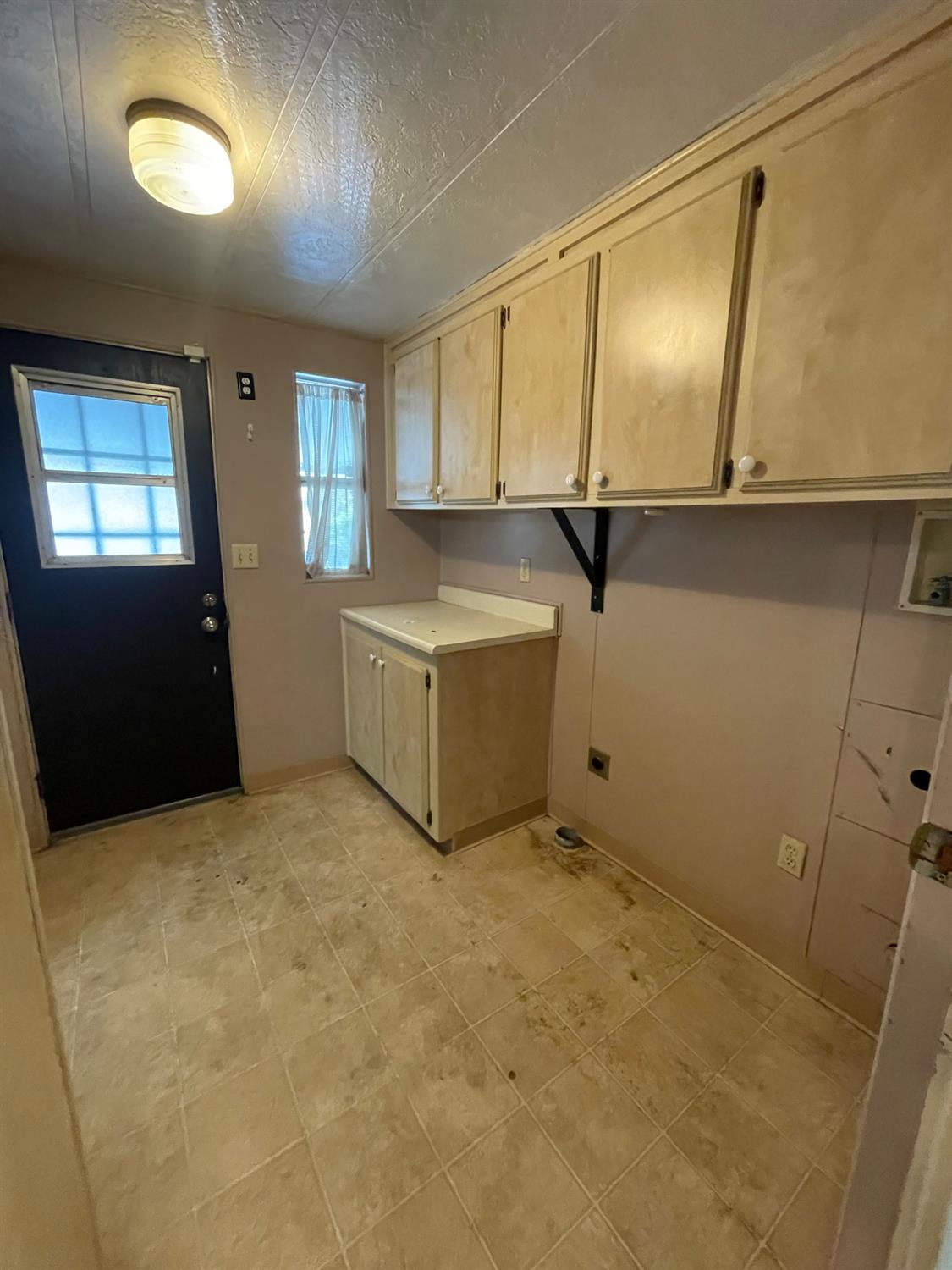 Detail Gallery Image 6 of 10 For 141 N Dory Ln, Modesto,  CA 95356 - 2 Beds | 2 Baths