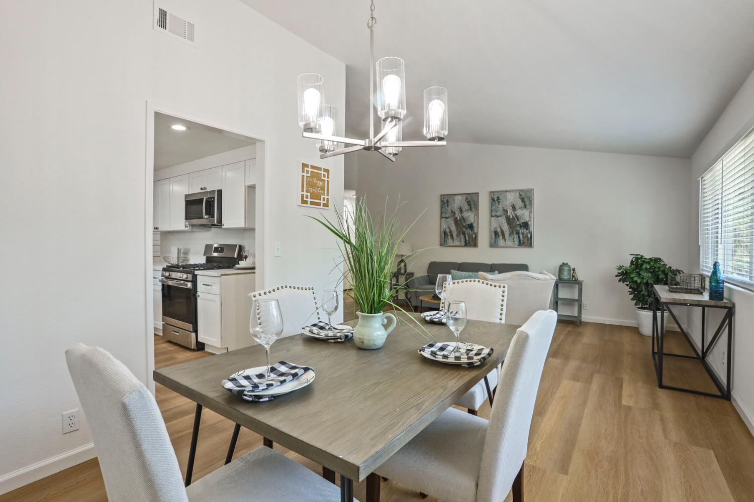 Detail Gallery Image 17 of 45 For 14616 Arapaho Way, Manteca,  CA 95336 - 3 Beds | 2 Baths