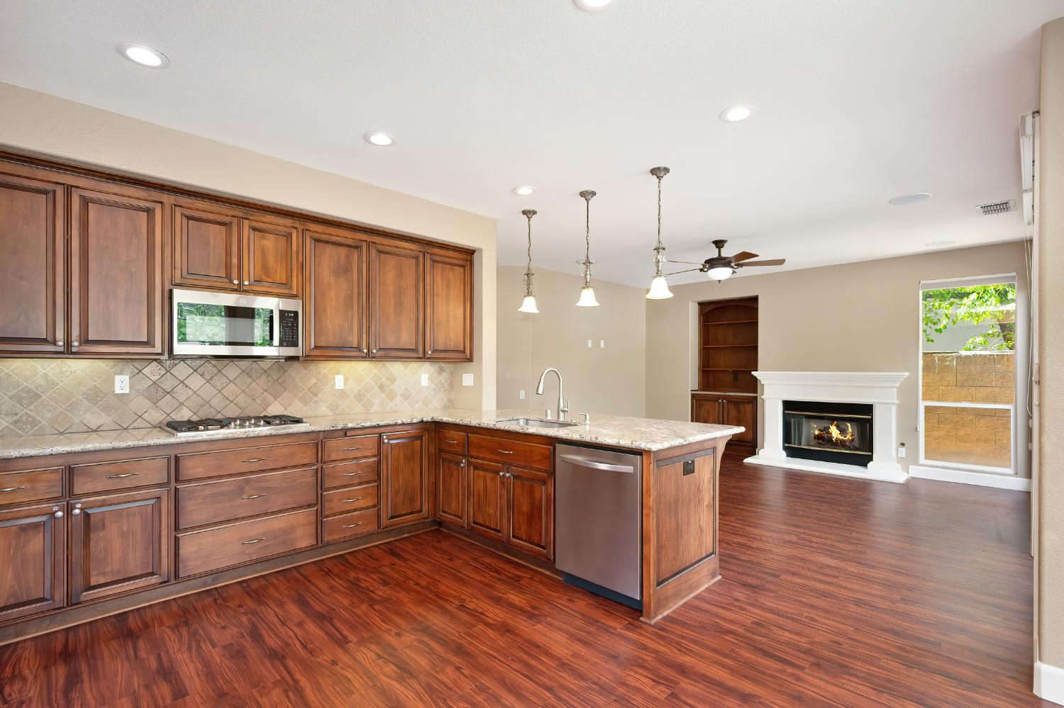 Detail Gallery Image 16 of 52 For 4001 Ironwood Dr, El Dorado Hills,  CA 95762 - 5 Beds | 3 Baths