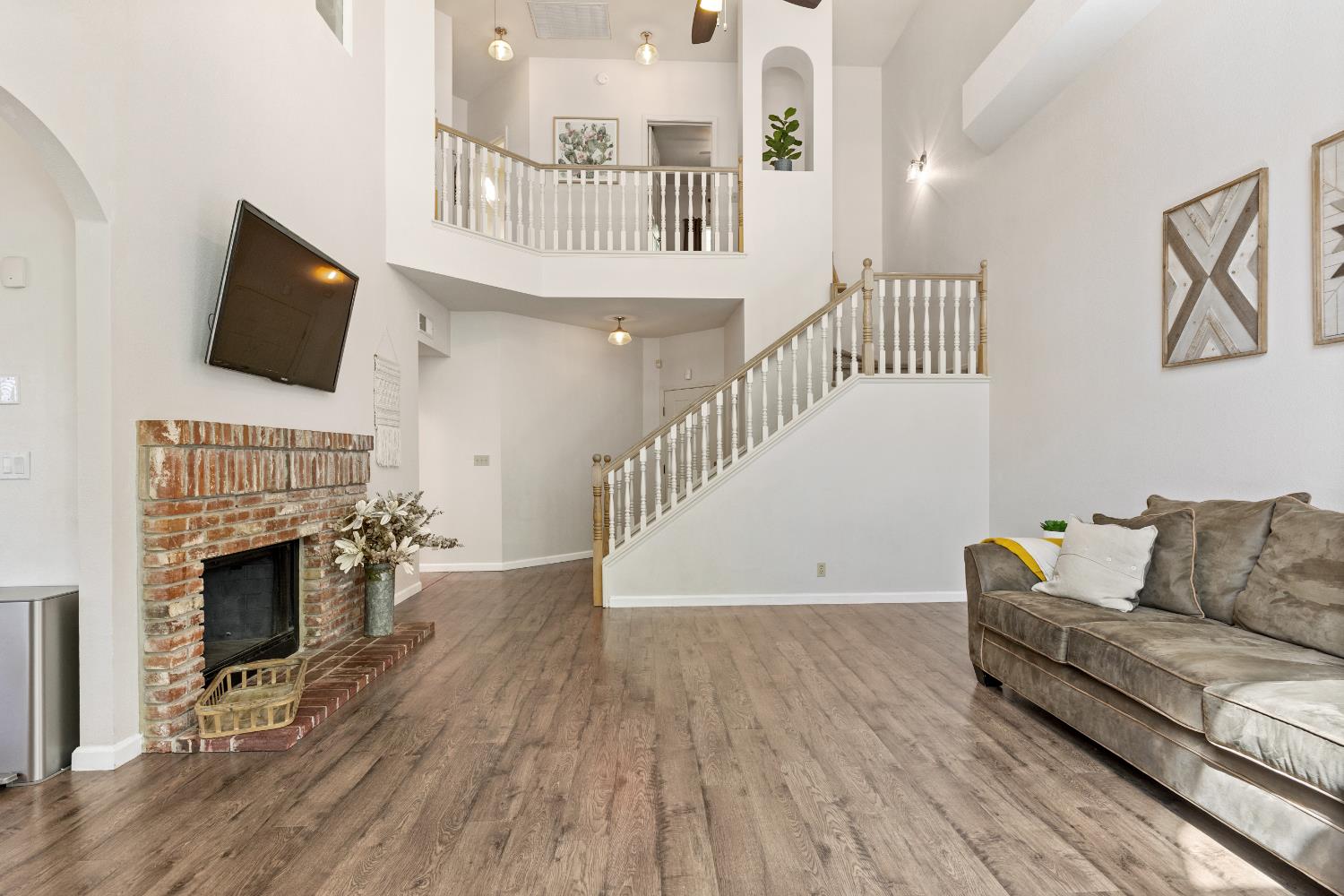 Detail Gallery Image 7 of 37 For 3010 Acton Way, Roseville,  CA 95747 - 4 Beds | 3 Baths