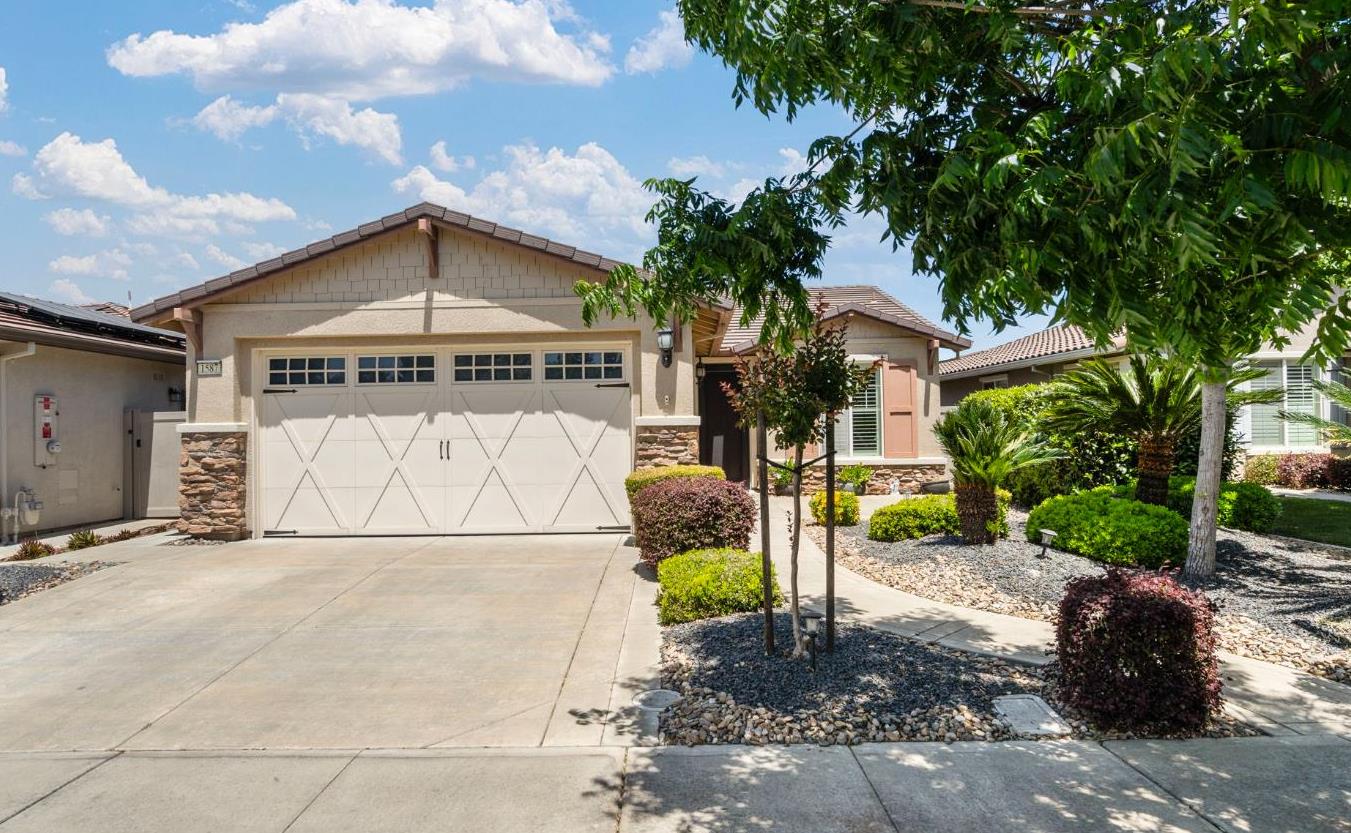 Detail Gallery Image 2 of 59 For 1587 Maple Valley St, Manteca,  CA 95336 - 2 Beds | 2 Baths