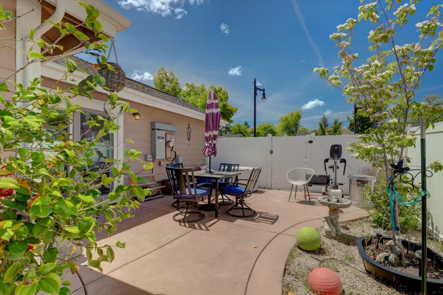 Detail Gallery Image 2 of 95 For 127 Highlands Ct, Grass Valley,  CA 95945 - 2 Beds | 2 Baths