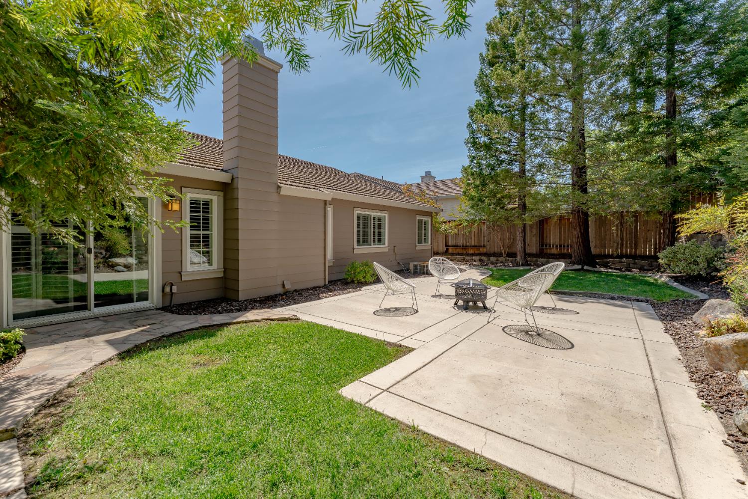 Detail Gallery Image 32 of 44 For 1014 Thompson Cir, Folsom,  CA 95630 - 4 Beds | 2 Baths