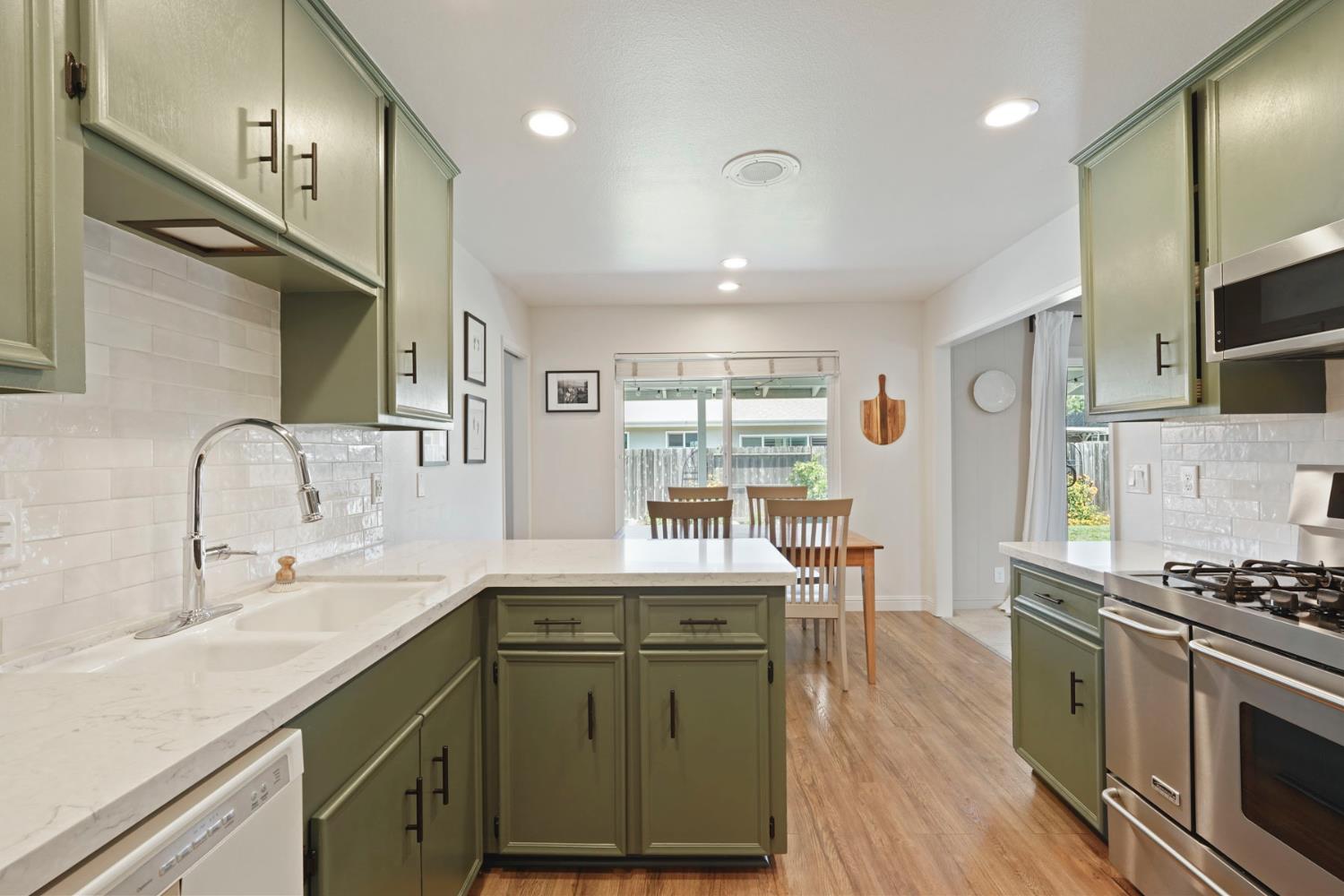 Detail Gallery Image 14 of 35 For 725 Maplewood Dr, Lodi,  CA 95242 - 3 Beds | 2 Baths