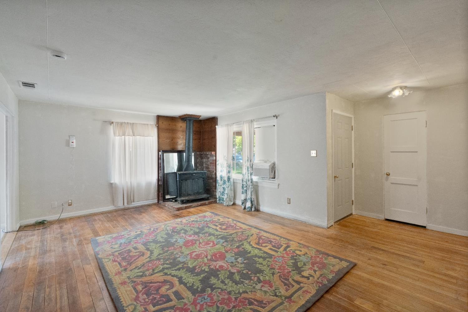 Detail Gallery Image 3 of 18 For 541 Hunter Ave, Modesto,  CA 95350 - 2 Beds | 1 Baths