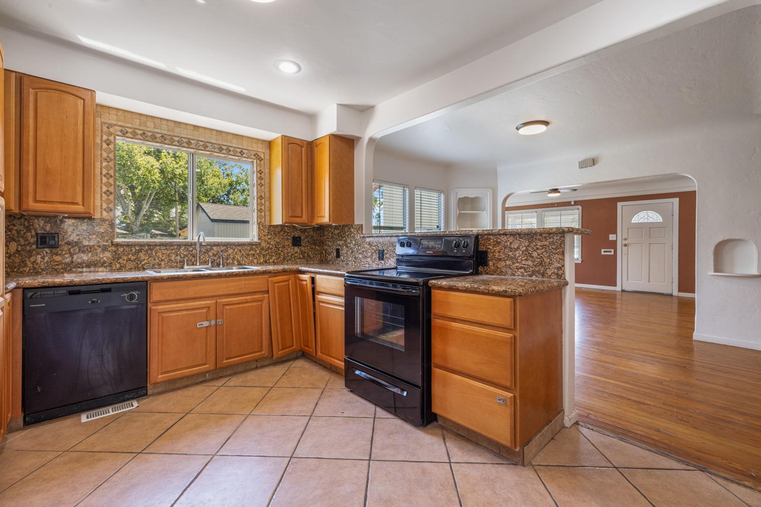 Detail Gallery Image 22 of 42 For 501 N Thor St, Turlock,  CA 95380 - 5 Beds | 2 Baths