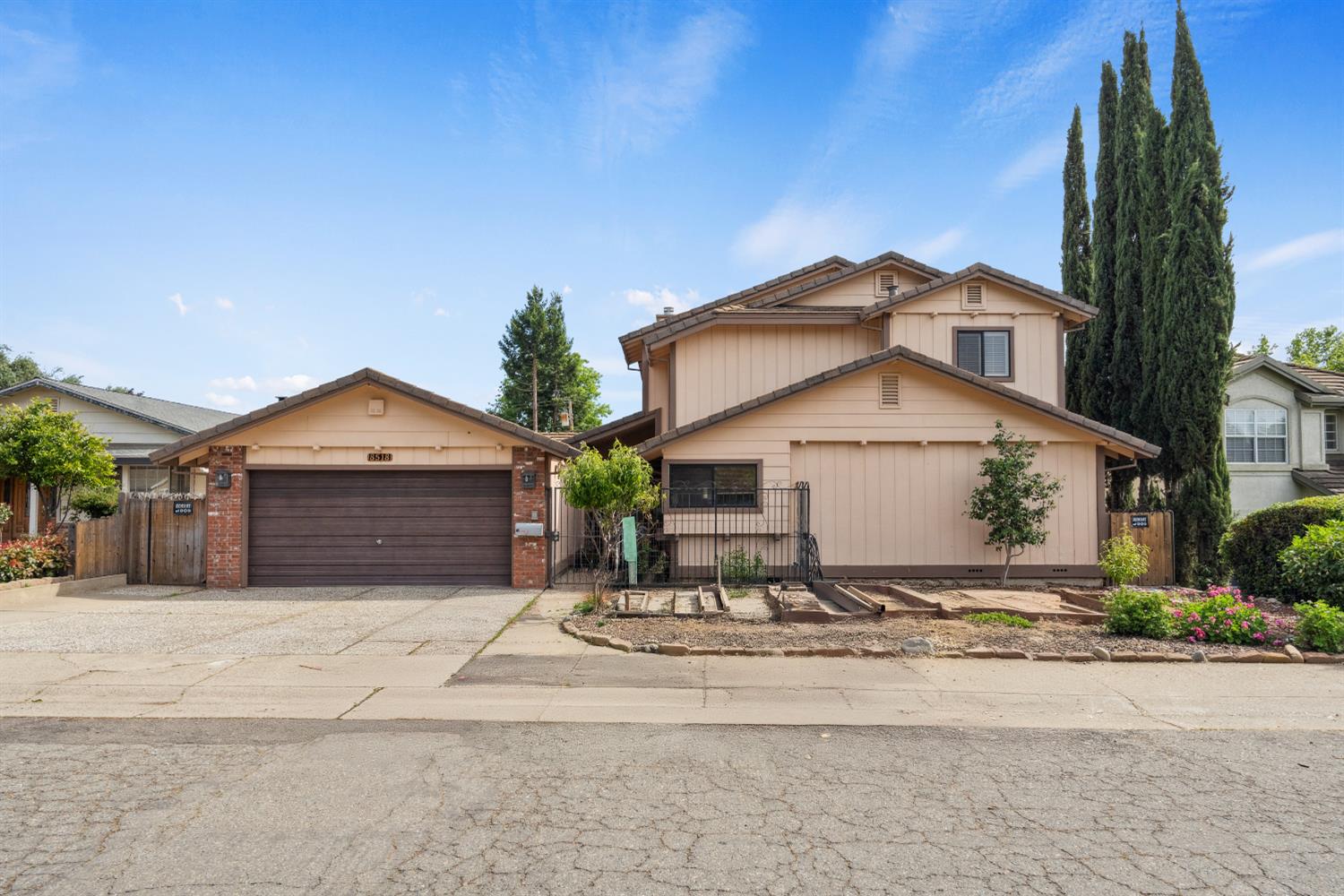 Detail Gallery Image 1 of 91 For 8518 Rolling Green Way, Fair Oaks,  CA 95628 - 4 Beds | 2/2 Baths