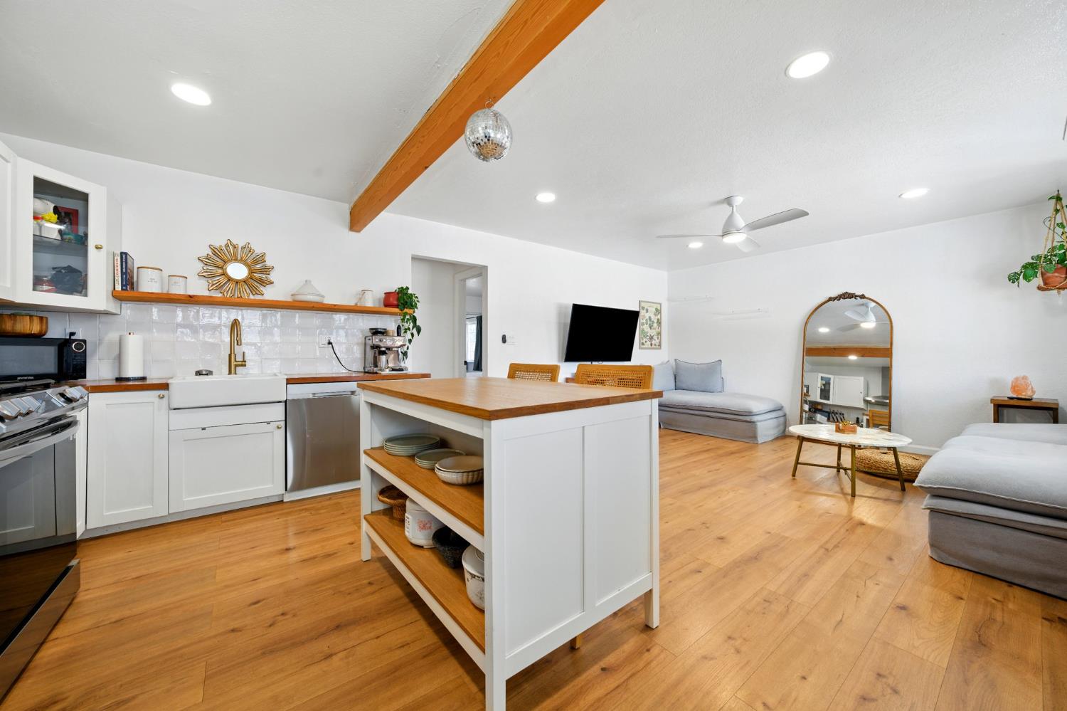 Detail Gallery Image 12 of 26 For 2357 E Euclid Ave, Stockton,  CA 95205 - 2 Beds | 2 Baths