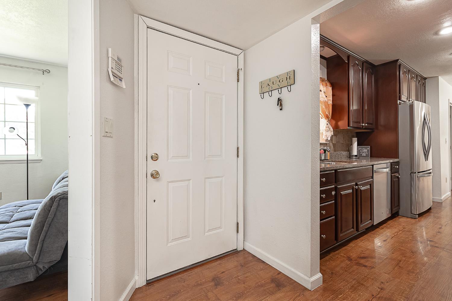 Detail Gallery Image 7 of 25 For 1705 Chapala Way, Modesto,  CA 95355 - 3 Beds | 2 Baths