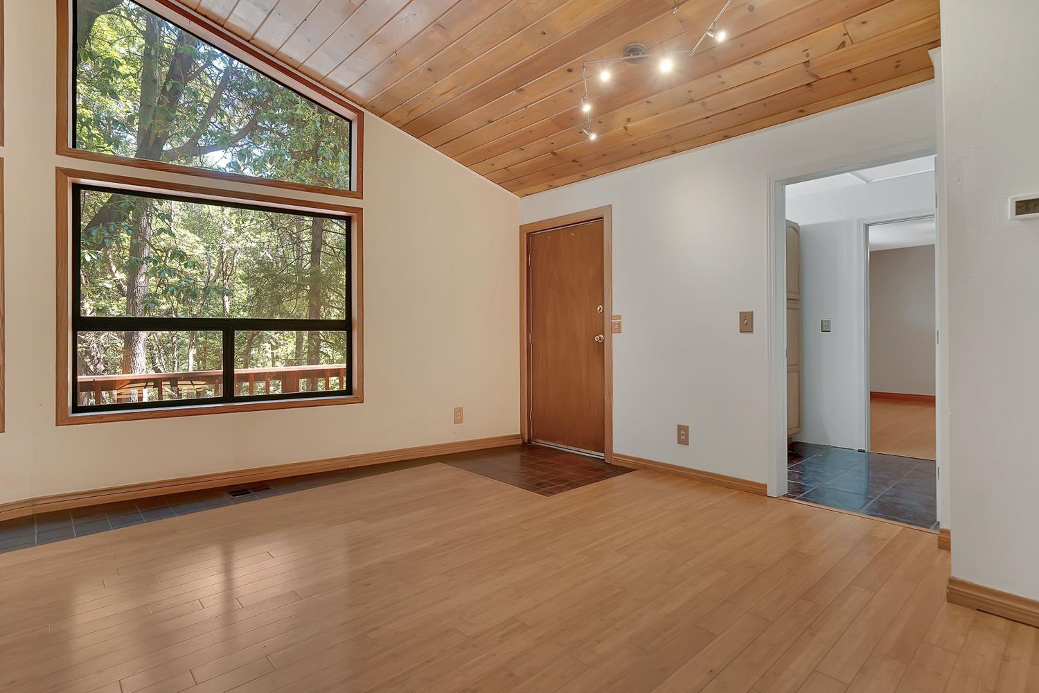 Detail Gallery Image 10 of 82 For 18844 Inspiration Dr, Pioneer,  CA 95666 - 2 Beds | 2 Baths