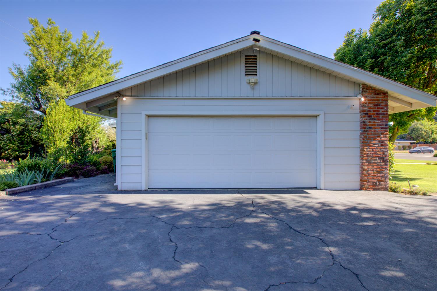 Bedford Drive, Merced, California image 5