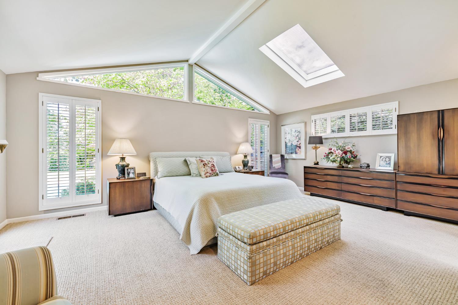 Detail Gallery Image 3 of 37 For 1625 Gary Way, Carmichael,  CA 95608 - 3 Beds | 2/1 Baths
