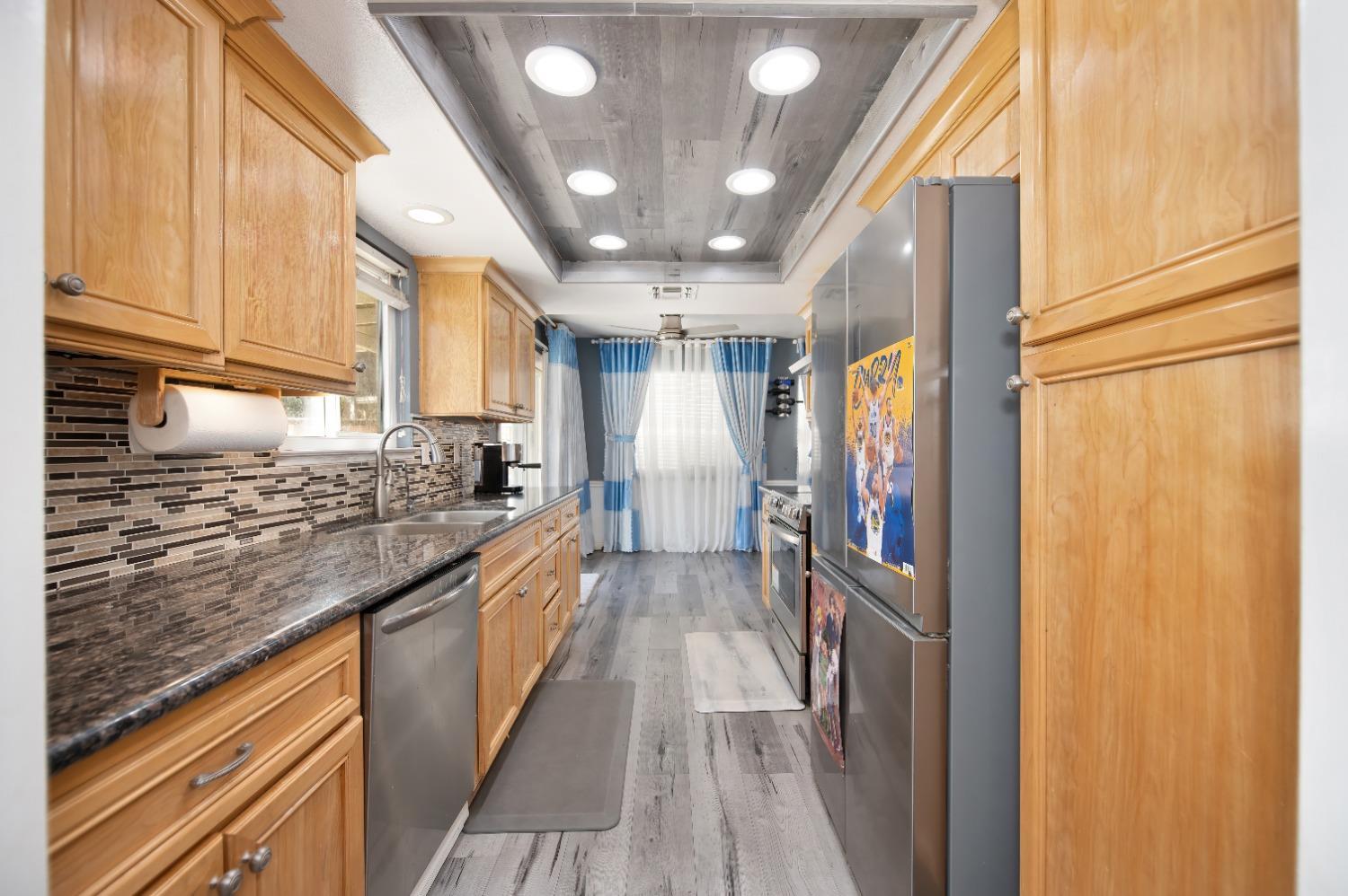 Detail Gallery Image 12 of 42 For 8924 La Margarita Way, Sacramento,  CA 95828 - 4 Beds | 2/1 Baths