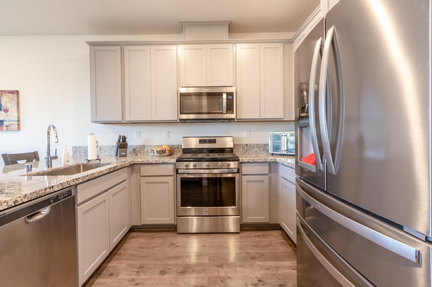 Detail Gallery Image 5 of 34 For 3862 Commerce Way, Sacramento,  CA 95834 - 3 Beds | 2/1 Baths
