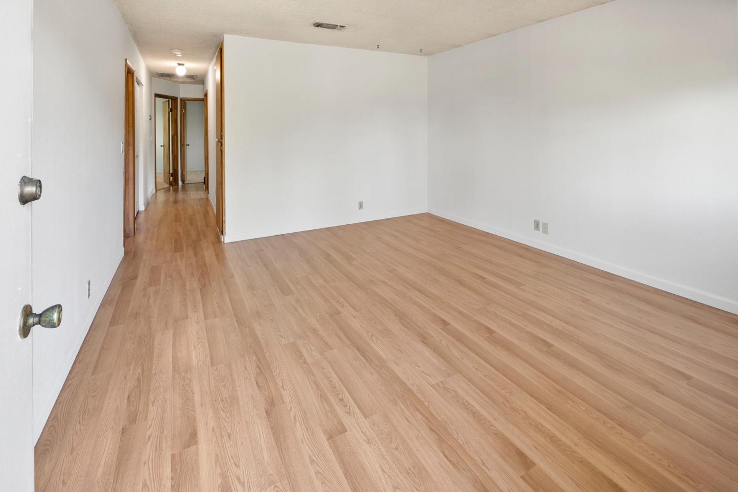 Detail Gallery Image 12 of 34 For 3170 Callecita St, Sacramento,  CA 95815 - 3 Beds | 2 Baths