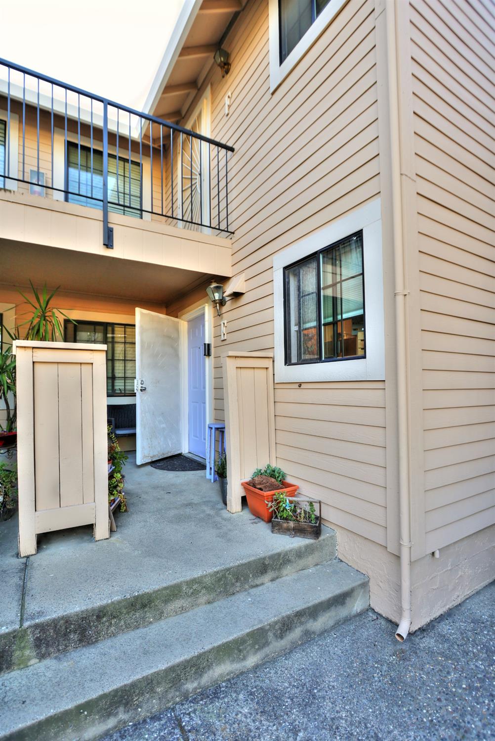 Detail Gallery Image 29 of 36 For 7437 Auburn Oaks Ct #E,  Citrus Heights,  CA 95621 - 2 Beds | 1 Baths