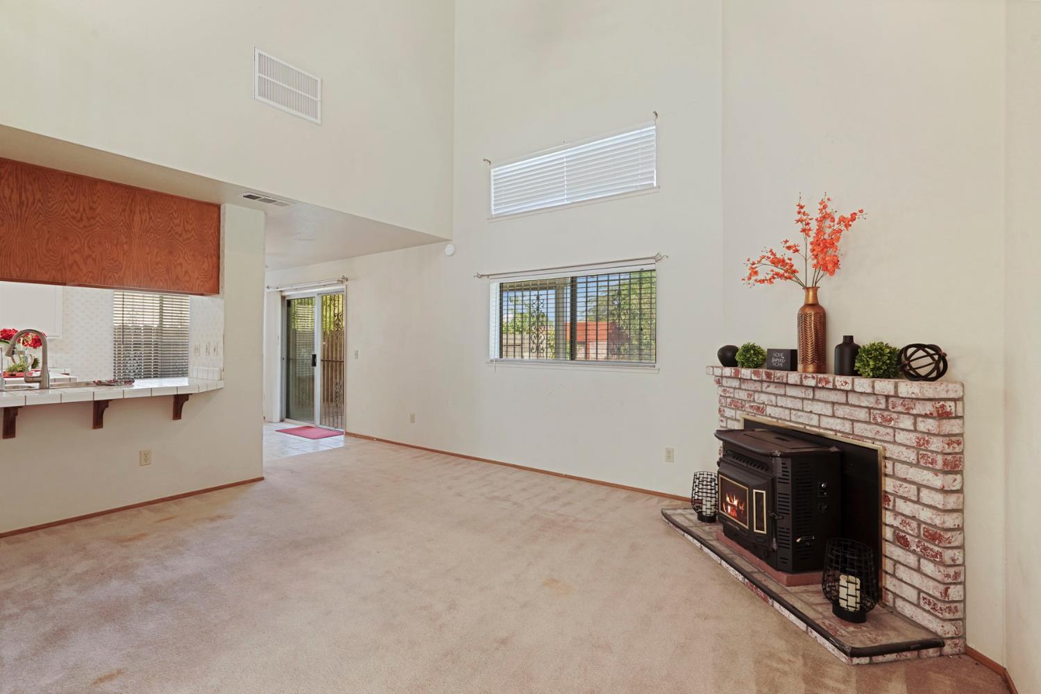 Detail Gallery Image 9 of 47 For 5329 Barbados Cir, Stockton,  CA 95210 - 3 Beds | 2/1 Baths