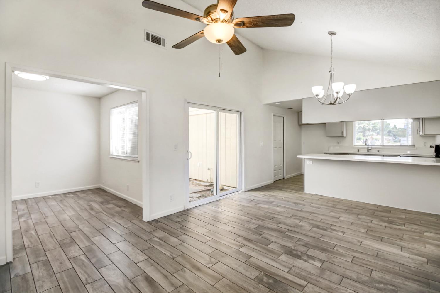 Detail Gallery Image 11 of 48 For 2301 Walnut Grove Way, Rancho Cordova,  CA 95670 - 3 Beds | 2 Baths