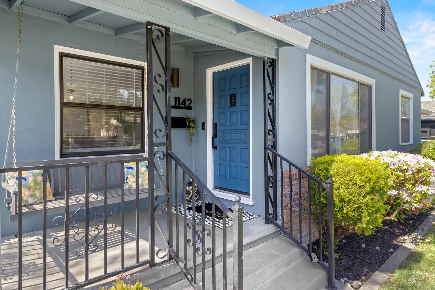 Detail Gallery Image 4 of 25 For 1142 Sherburn Ave, Sacramento,  CA 95822 - 3 Beds | 1 Baths