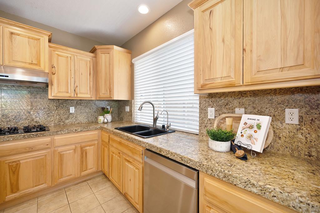 Detail Gallery Image 36 of 78 For 10317 Hite Cir, Elk Grove,  CA 95757 - 5 Beds | 3 Baths