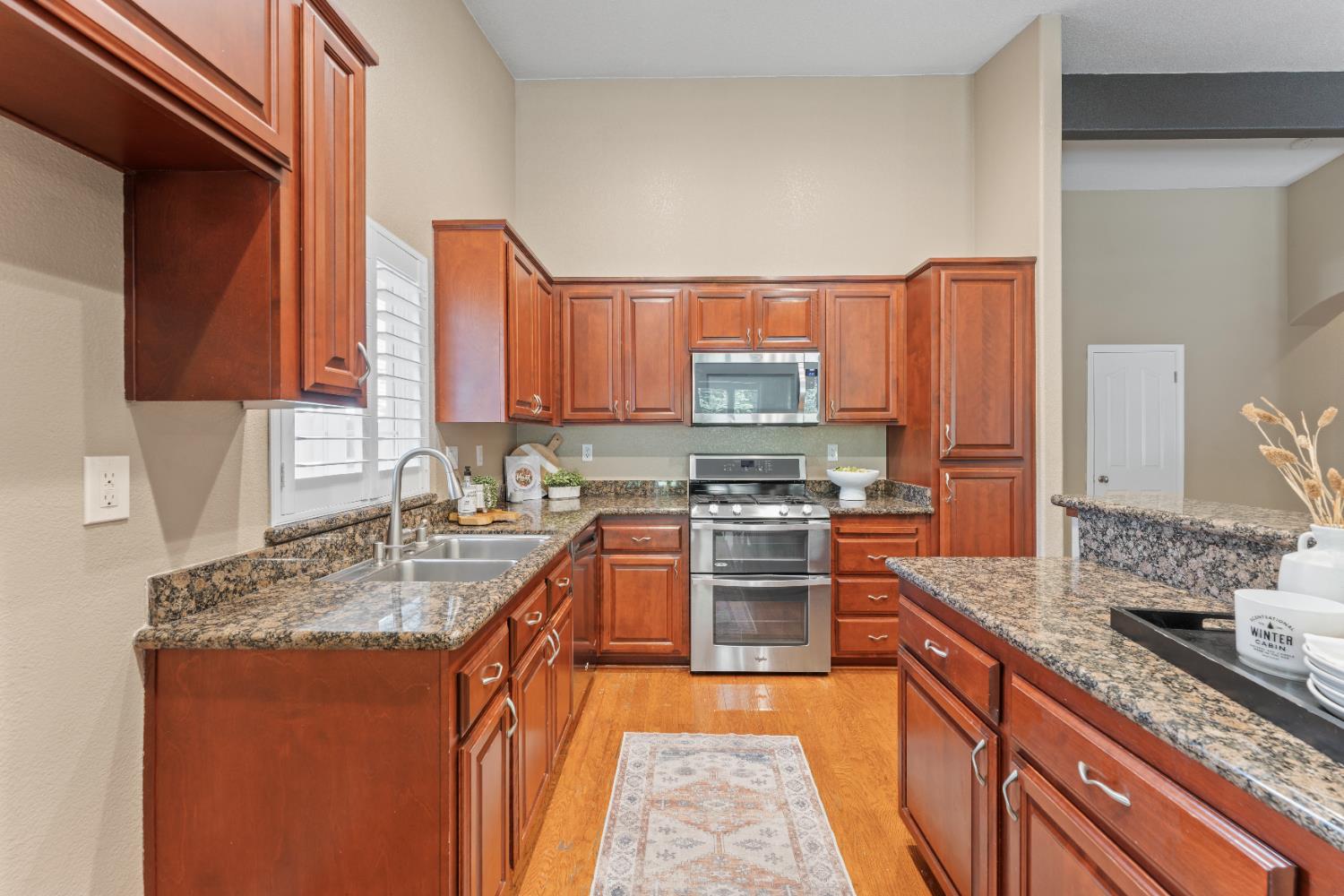 Detail Gallery Image 19 of 44 For 1014 Thompson Cir, Folsom,  CA 95630 - 4 Beds | 2 Baths