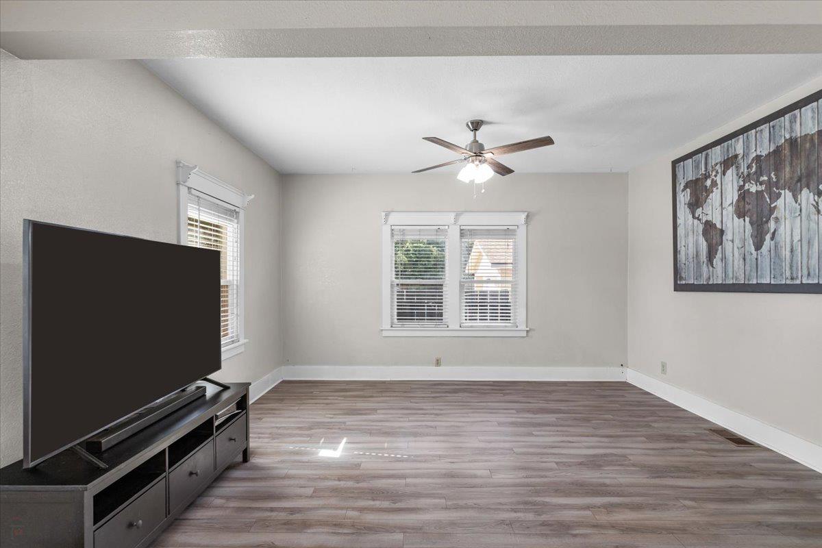 Detail Gallery Image 10 of 61 For 209 S Pasadena Ave, Waterford,  CA 95386 - 3 Beds | 1 Baths
